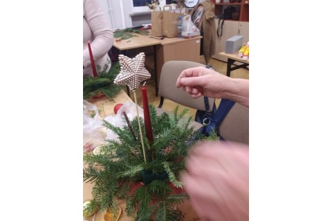 WARSZTATY FLORYSTYCZNE DLA SENIORÓW - STROIKI ŚWIĄTECZNE