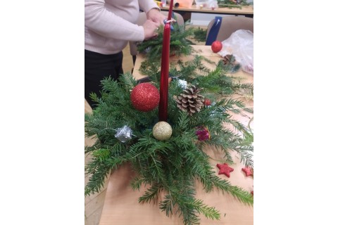 WARSZTATY FLORYSTYCZNE DLA SENIORÓW - STROIKI ŚWIĄTECZNE