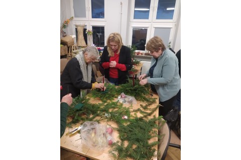 WARSZTATY FLORYSTYCZNE DLA SENIORÓW - STROIKI ŚWIĄTECZNE