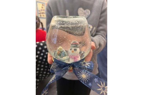 Warsztaty kreatywne dla dzieci od 9 lat - śnieżna kula