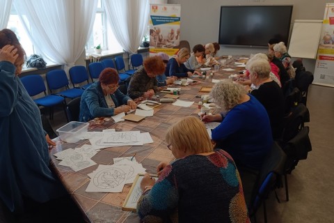 Warsztaty dla seniorów - „Malowanie na szkle”