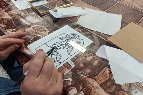 Warsztaty dla seniorów - „Malowanie na szkle”