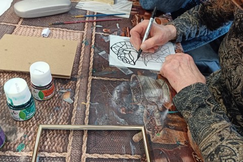 Warsztaty dla seniorów - „Malowanie na szkle”