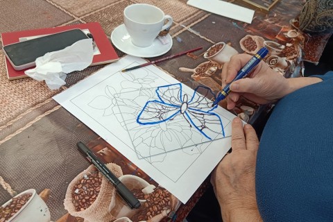 Warsztaty dla seniorów - „Malowanie na szkle”