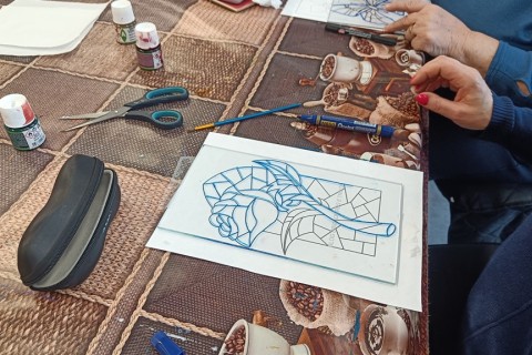 Warsztaty dla seniorów - „Malowanie na szkle”