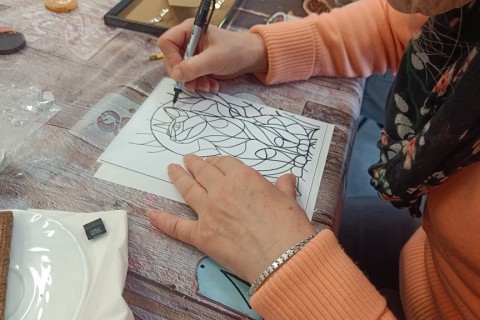 Warsztaty dla seniorów - „Malowanie na szkle”