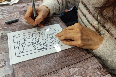 Warsztaty dla seniorów - „Malowanie na szkle”