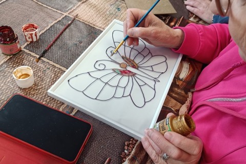 Warsztaty dla seniorów - „Malowanie na szkle”