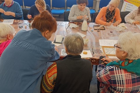 Warsztaty dla seniorów - „Malowanie na szkle”