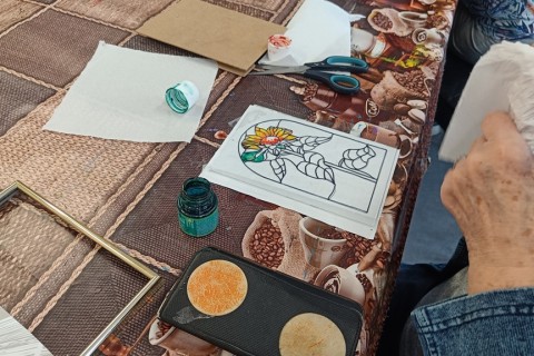 Warsztaty dla seniorów - „Malowanie na szkle”