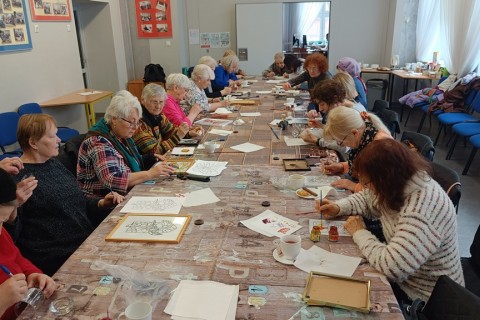 Warsztaty dla seniorów - „Malowanie na szkle”