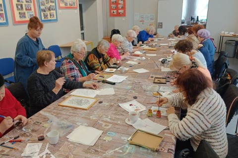 Warsztaty dla seniorów - „Malowanie na szkle”