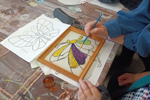 Warsztaty dla seniorów - „Malowanie na szkle”