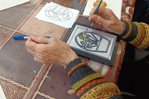 Warsztaty dla seniorów - „Malowanie na szkle”