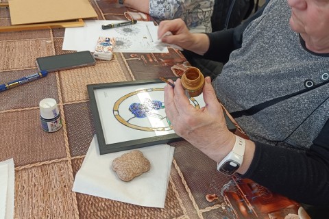 Warsztaty dla seniorów - „Malowanie na szkle”