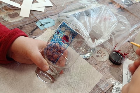 Warsztaty dla seniorów - „Malowanie na szkle”