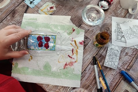 Warsztaty dla seniorów - „Malowanie na szkle”