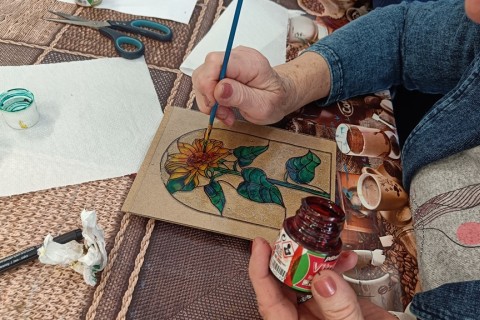 Warsztaty dla seniorów - „Malowanie na szkle”