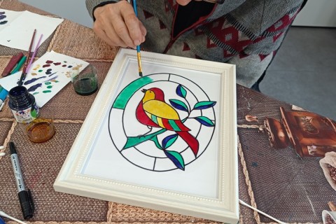 Warsztaty dla seniorów - „Malowanie na szkle”