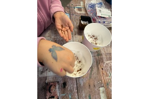 Warsztaty kreatywne dla dzieci 7+ Malowanie doniczek i sianie rzeżuchy