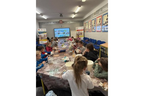 Warsztaty kreatywne dla dzieci 7+ Malowanie doniczek i sianie rzeżuchy