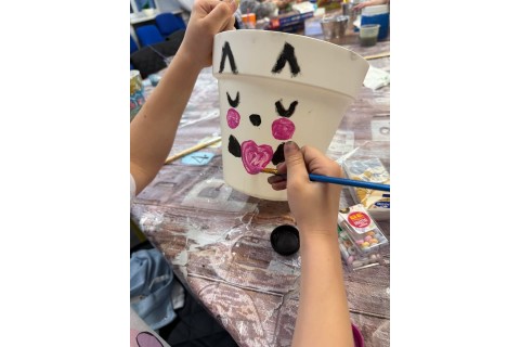 Warsztaty kreatywne dla dzieci 7+ Malowanie doniczek i sianie rzeżuchy