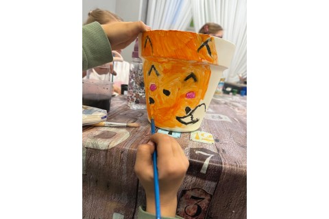 Warsztaty kreatywne dla dzieci 7+ Malowanie doniczek i sianie rzeżuchy