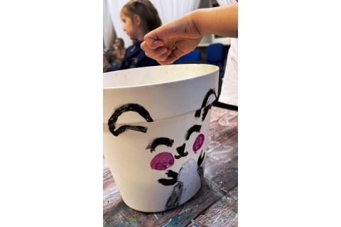 Warsztaty kreatywne dla dzieci 7+ Malowanie doniczek i sianie rzeżuchy