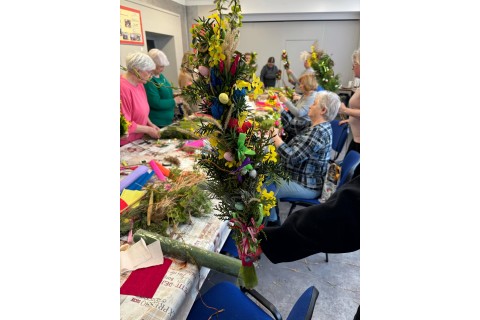 Warsztaty kreatywne dla seniorów - palma wielkanocna