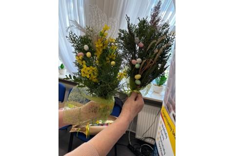 Warsztaty kreatywne dla seniorów - palma wielkanocna