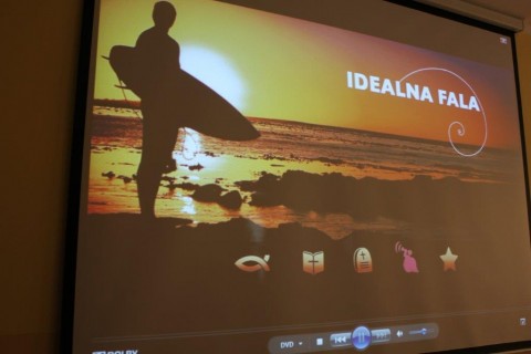 Projekcja filmu „Idealna Fala”