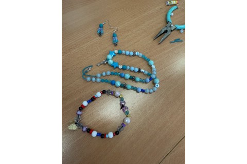 Warsztaty kreatywne dla dzieci 9+ lat biżuteria DIY