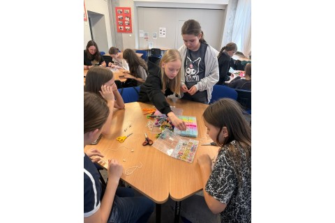 Warsztaty kreatywne dla dzieci 9+ lat biżuteria DIY