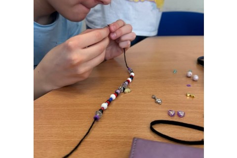 Warsztaty kreatywne dla dzieci 9+ lat biżuteria DIY