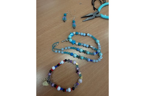 Warsztaty kreatywne dla dzieci 9+ lat biżuteria DIY