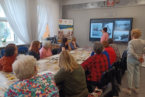 Warsztaty rysowania węglem dla seniorów