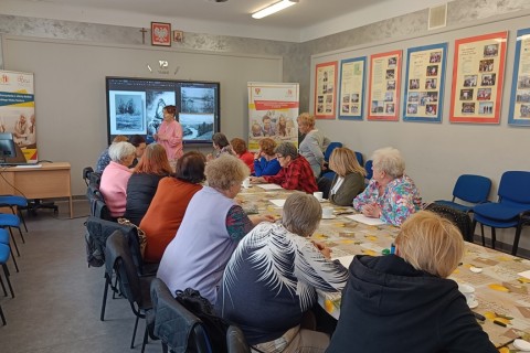 Warsztaty rysowania węglem dla seniorów