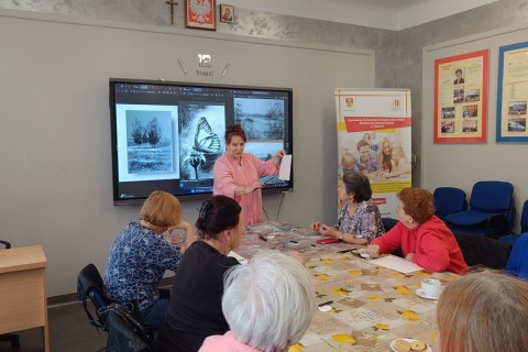 Warsztaty rysowania węglem dla seniorów