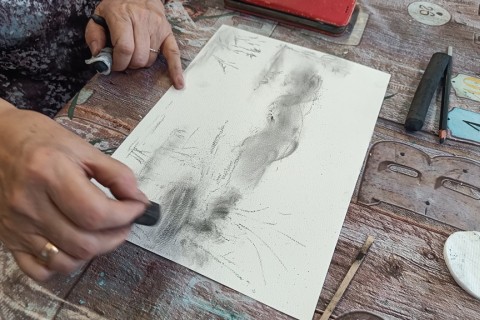 Warsztaty rysowania węglem dla seniorów