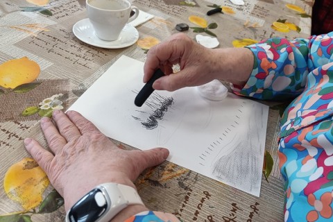 Warsztaty rysowania węglem dla seniorów