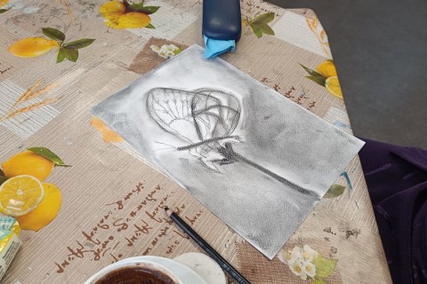 Warsztaty rysowania węglem dla seniorów