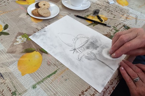 Warsztaty rysowania węglem dla seniorów