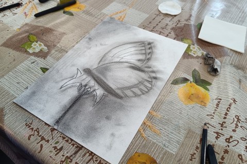 Warsztaty rysowania węglem dla seniorów