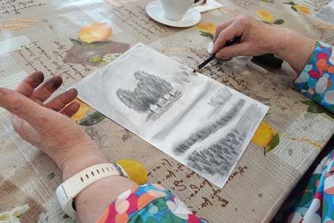 Warsztaty rysowania węglem dla seniorów