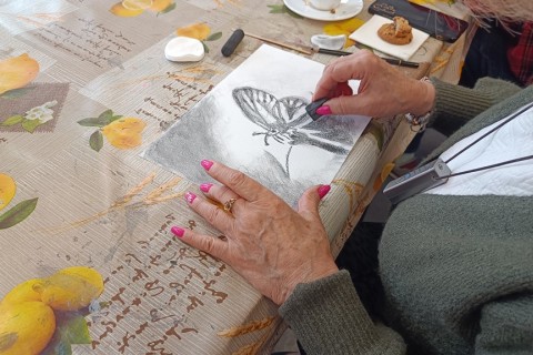 Warsztaty rysowania węglem dla seniorów