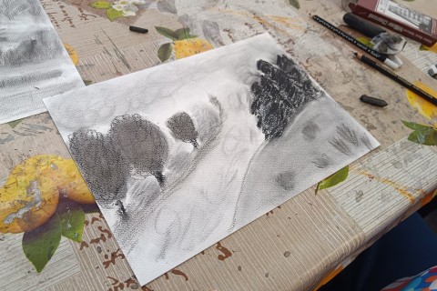 Warsztaty rysowania węglem dla seniorów