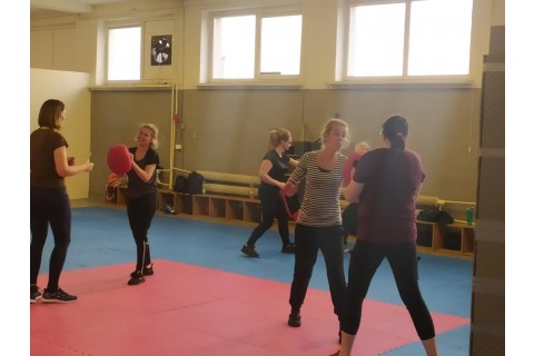 ZAJĘCIA SAMOOBRONY DLA KOBIET
