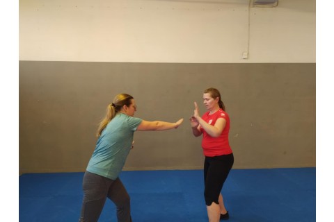 ZAJĘCIA SAMOOBRONY DLA KOBIET