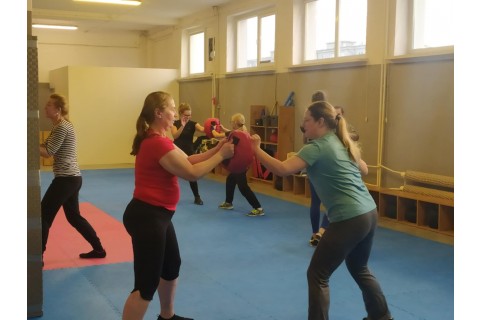 ZAJĘCIA SAMOOBRONY DLA KOBIET