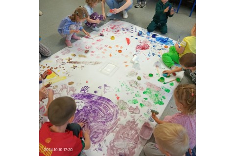 Bawmy się razem - zabawy sensoryczne dla rodziców z dziećmi w wieku 4-5 lat